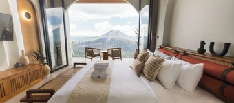 EL LAGO HOTEL