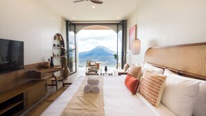 ห้องดีลักซ์ดับเบิล, ระเบียง, วิวภูเขา | โต๊ะทำงาน, Wi-Fi ฟรี, ผ้าปูที่นอน