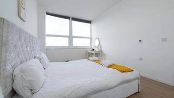 1 bedroom, desk, iron/ironing board, internet