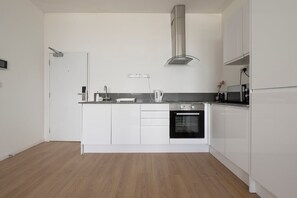 Fridge, microwave, oven, coffee/tea maker