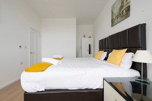 1 bedroom, desk, iron/ironing board, Internet - Quiet and cosy West Midlands escape (Smethwick)