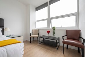 2 bedrooms, desk, iron/ironing board, WiFi