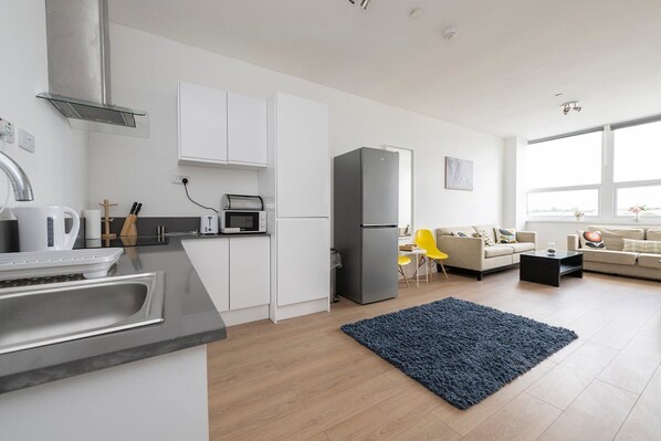Fridge, microwave, oven, coffee/tea maker