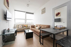 TV - West Bromwich cosy retreat (Smethwick)