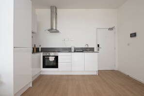 Fridge, microwave, oven, coffee/tea maker - West Bromwich cosy retreat (Smethwick)