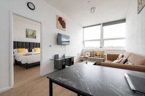 TV - West Bromwich cosy retreat (Smethwick)