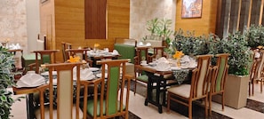 Restaurant - The Meriton (New Delhi)