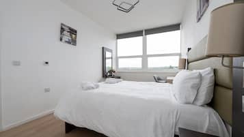 1 bedroom, desk, iron/ironing board, internet