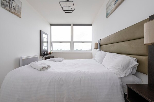 1 bedroom, desk, iron/ironing board, internet