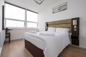 2 bedrooms, desk, iron/ironing board, internet