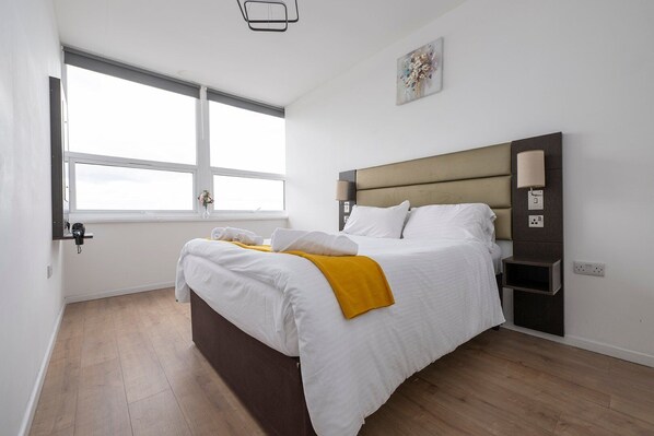 1 bedroom, desk, iron/ironing board, internet