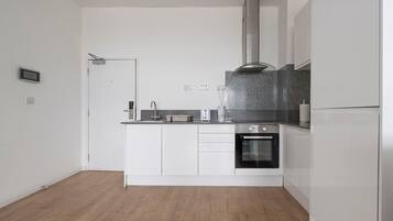 Fridge, microwave, oven, coffee/tea maker