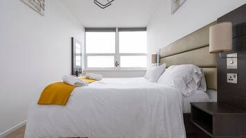 1 makuuhuone, työpöytä, silitysrauta/-lauta, internet