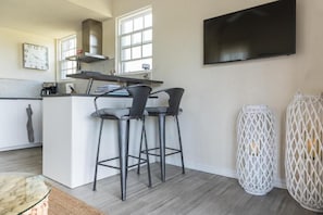 Micro-ondes, four, plaque de cuisson, lave-vaisselle
