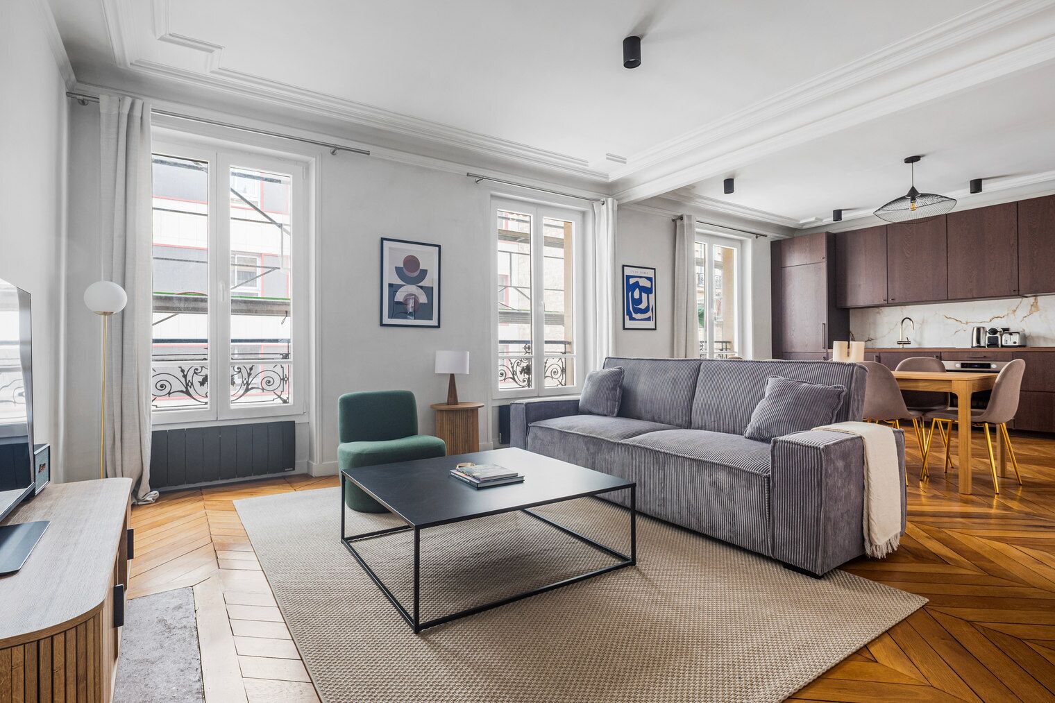 Télévision, chaîne hi-fi