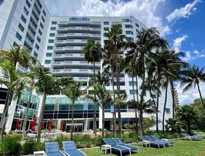 Exterior - Modern WATERFRONT 1 bedroom condo-hotel in the heart of Fort Lauderdale (Fort Lauderdale)