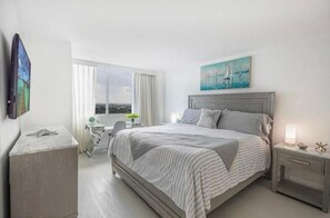 1 bedroom, iron/ironing board, WiFi, bed sheets - Modern WATERFRONT 1 bedroom condo-hotel in the heart of Fort Lauderdale (Fort Lauderdale)