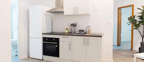 Fridge, microwave, oven, coffee/tea maker