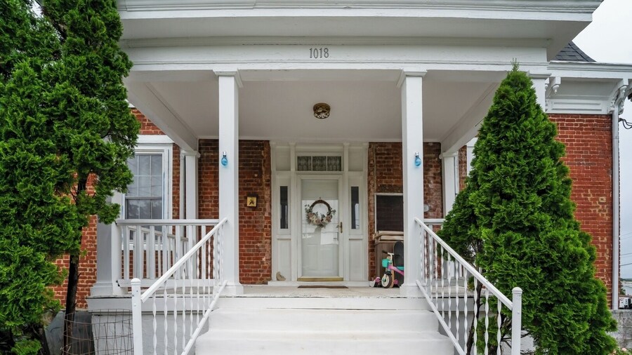 Central 4BR Historic Gem Near Colleges
