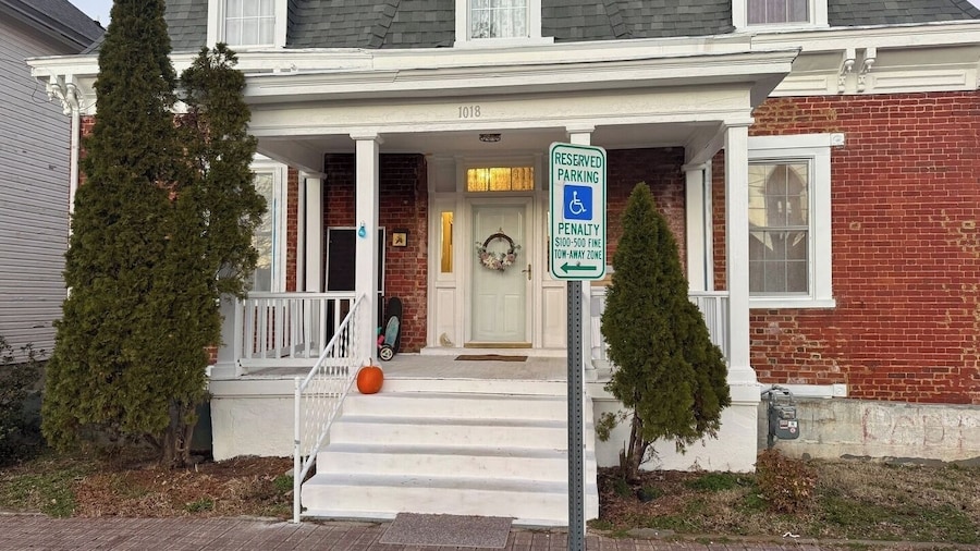 Central 4BR Historic Gem Near Colleges