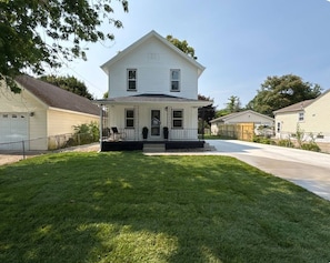 Exterior - Modern Monroe Farmhouse 3bd/1bth sleeps 7 (Monroe)