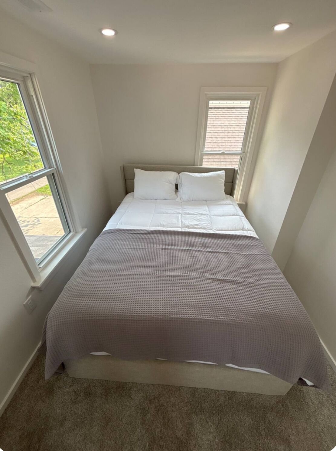 3 slaapkamers, een strijkplank/strijkijzer, gratis wifi, beddengoed