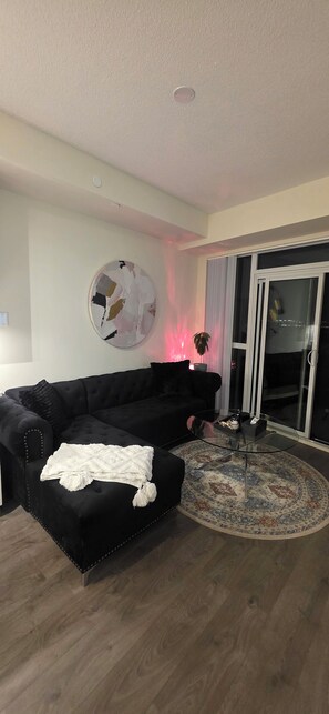 Living area - A True Urban Oasis by the Water! A luxury stay at this Highrise condo. (Toronto)