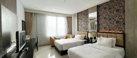 Laptop workspace, free WiFi