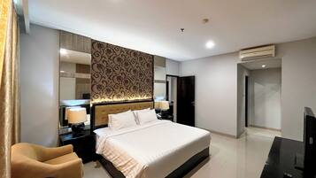 Suite | Una cassaforte in camera, postazione laptop, insonorizzazione