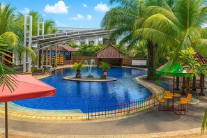 Kolam renang outdoor