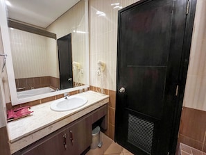 Towels, soap, shampoo, toilet paper