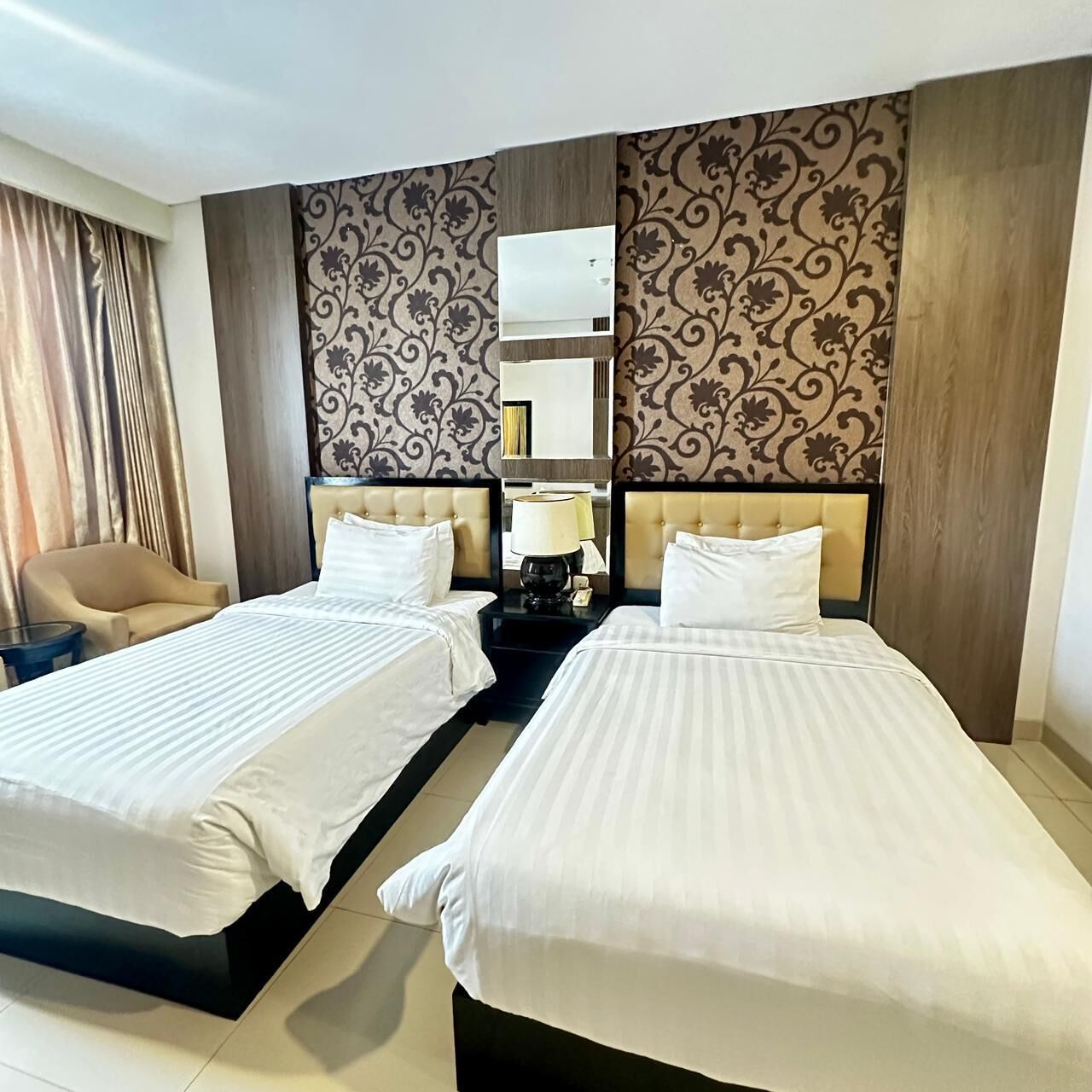 行政雙床房 | 房內夾萬、手提電腦工作空間、免費 Wi-Fi