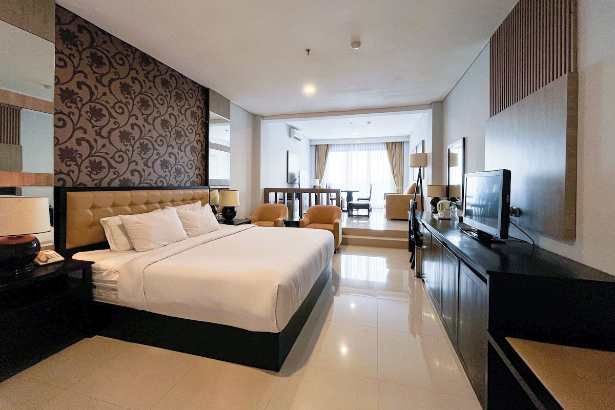 Junior Suite | In-room safe, laptop workspace, soundproofing, WiFi (free)