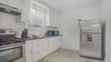 Microondas, horno y parrilla de estufa