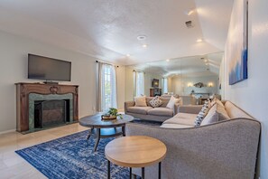 TV, fireplace