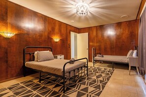 3 slaapkamers, een strijkplank/strijkijzer, wifi, beddengoed