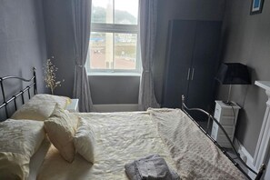 2 bedrooms, iron/ironing board, WiFi, bed sheets