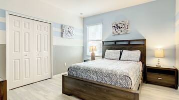 Classic-Doppelzimmer, 1 Queen-Bett, Nichtraucher, eigenes Bad | Allergikerbettwaren, kostenloses WLAN, Bettwäsche