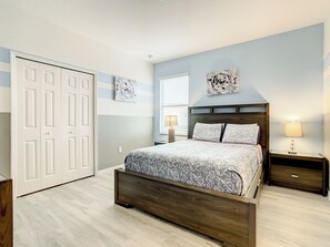 Hypo-allergenic bedding, free WiFi, bed sheets