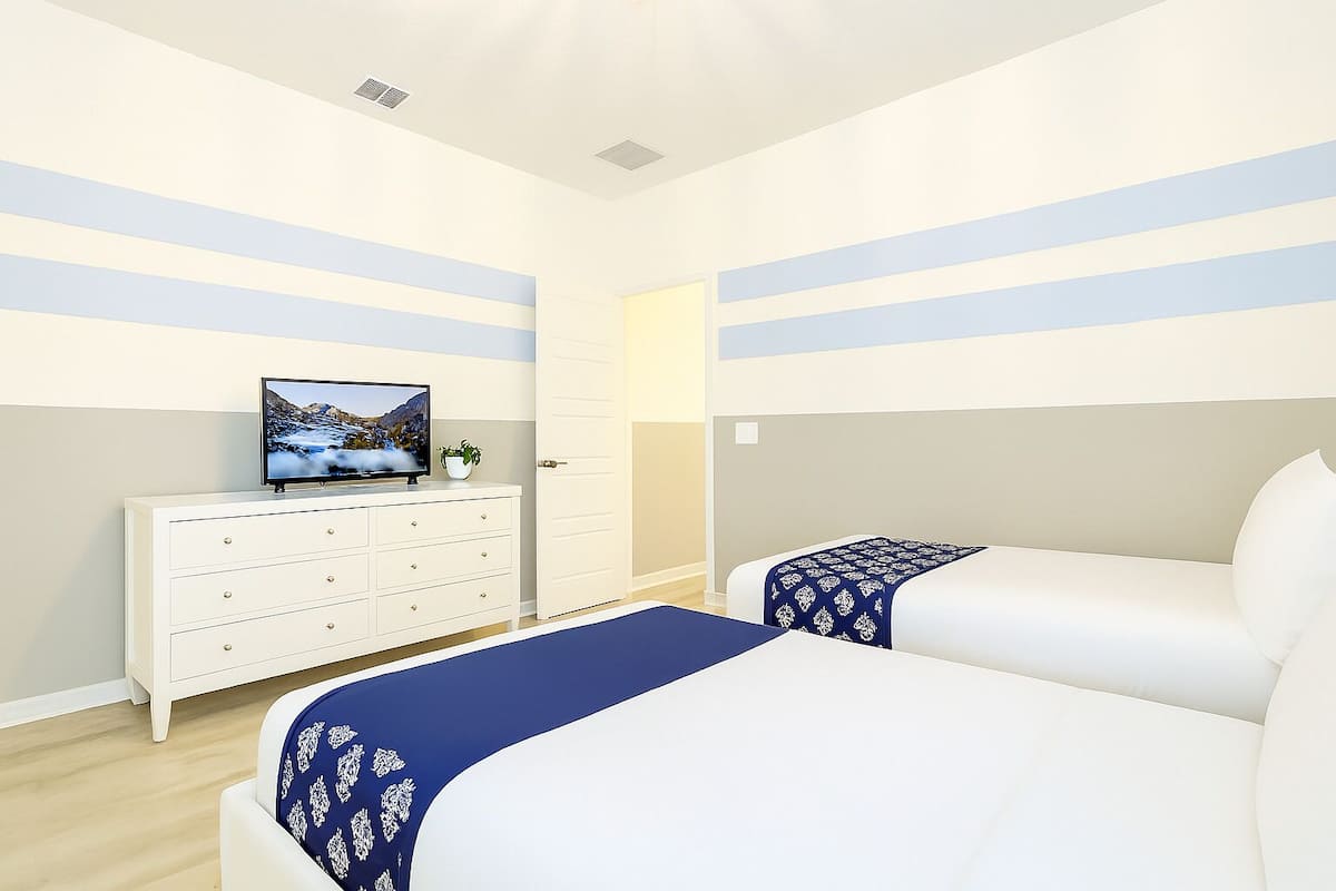 Standard Quadruple Room, 2 Double Beds, Non Smoking, Private Bathroom