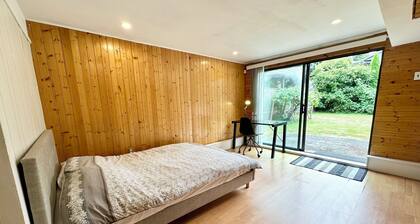 Peaceful place with Living Room, Kitchen and Washing Machine near Airport & Mall