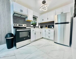 Cookware/dishes/utensils