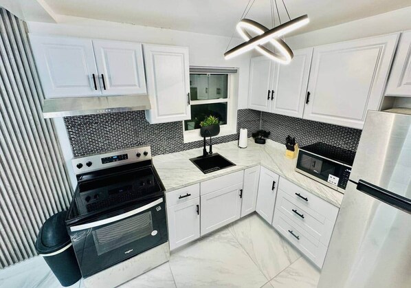 Cookware/dishes/utensils