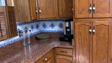 Micro-ondes, four, plaque de cuisson, lave-vaisselle