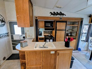 Refrigerador, microondas, horno, placa de cocina