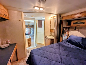 1 bedroom, bed sheets