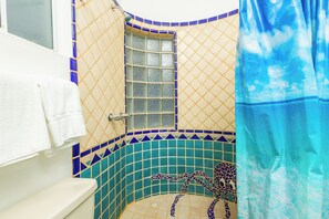 Douche, serviettes fournies