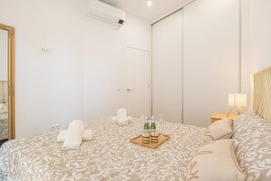1 chambre, fer et planche à repasser, Wi-Fi gratuit, draps fournis