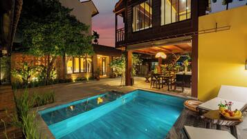 Outdoor pool, pool umbrellas, sun loungers