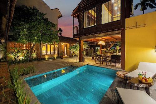 DEMIN VILLA HOI AN - Pool and BBQ Garden